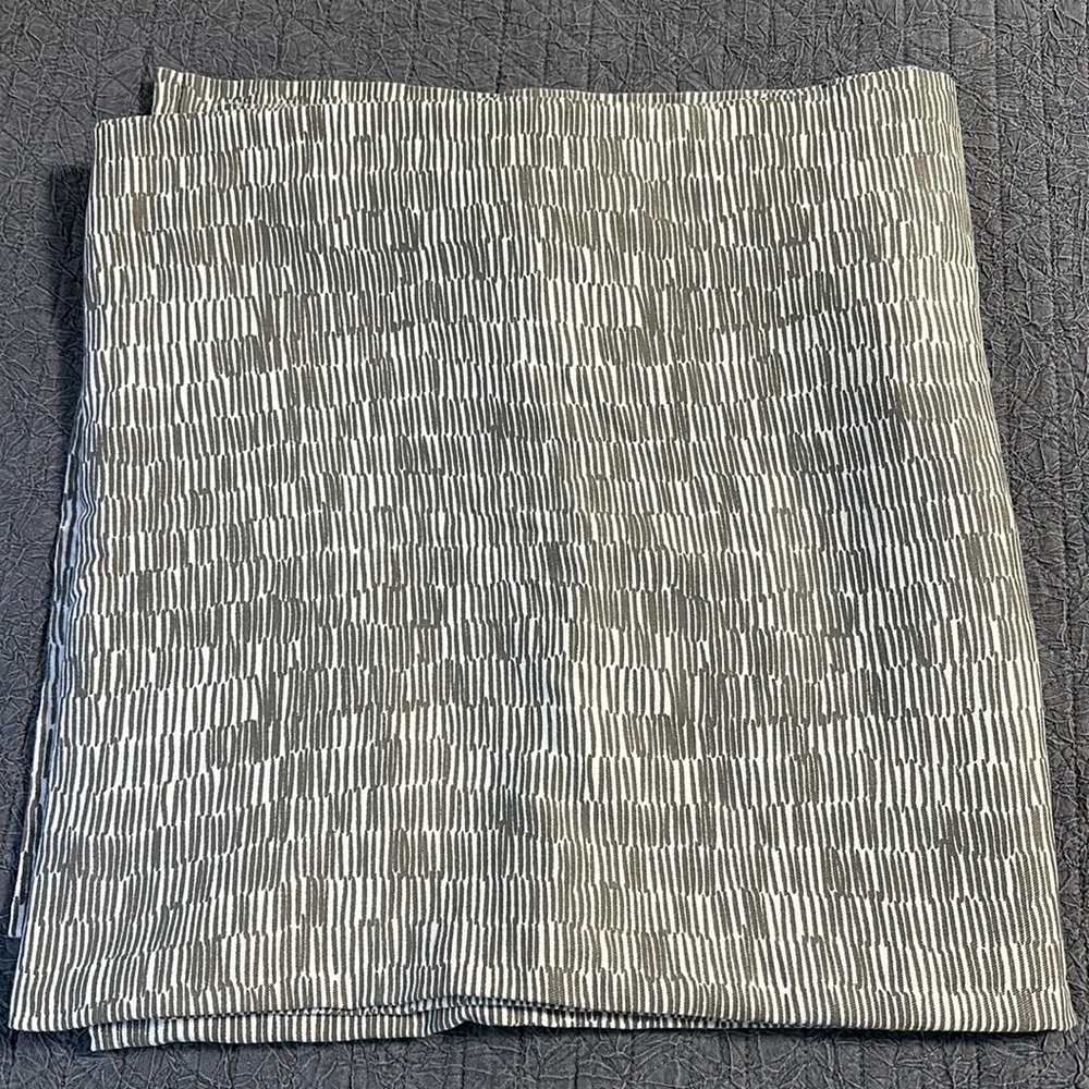 New Tahari fabric shower curtain gray and white